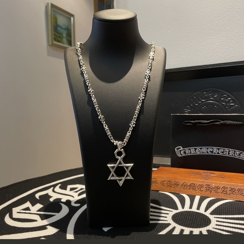 Ch**me He**ts necklaces